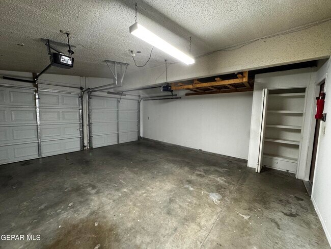 Building Photo - 8700 Lakehurst Rd