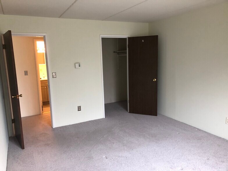 Building Photo - 46 Cochituate Rd