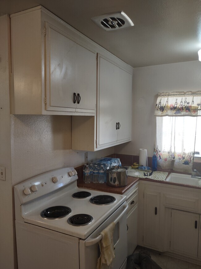 Building Photo - 280 Mary Ln