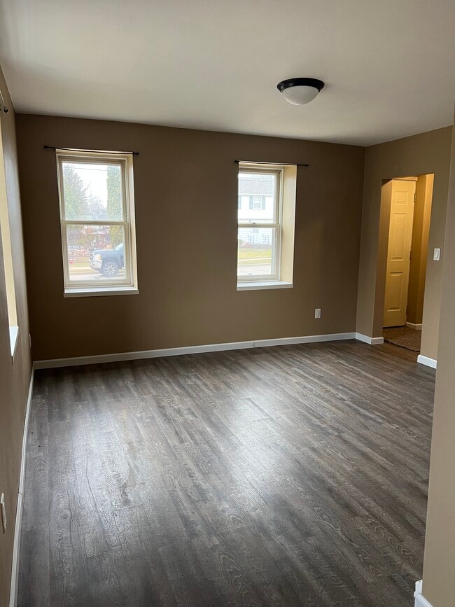 Living room - 702 Gertrude St