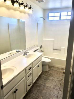 Building Photo - 4546 E Villa Theresa Dr