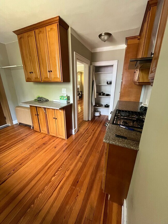 Building Photo - 3 Bedroom Squirrel Hill Home Available Now!