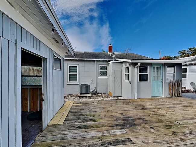 Building Photo - 1518 Pinewood Dr