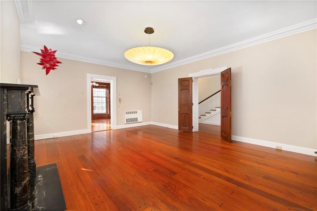 Building Photo - 72 Manning St