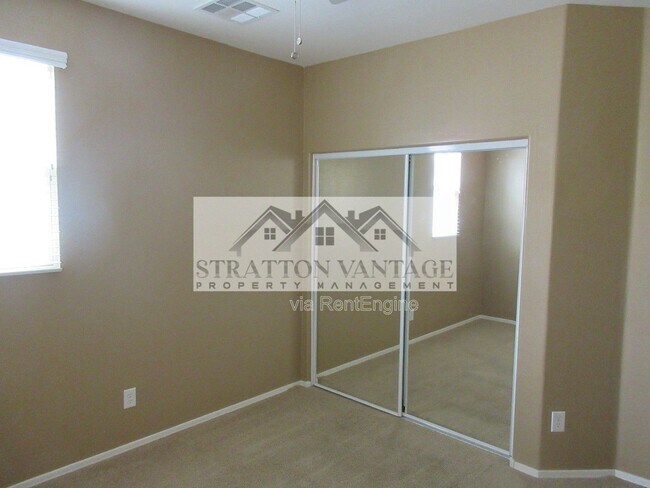 Building Photo - 2741 S Equestrian Dr