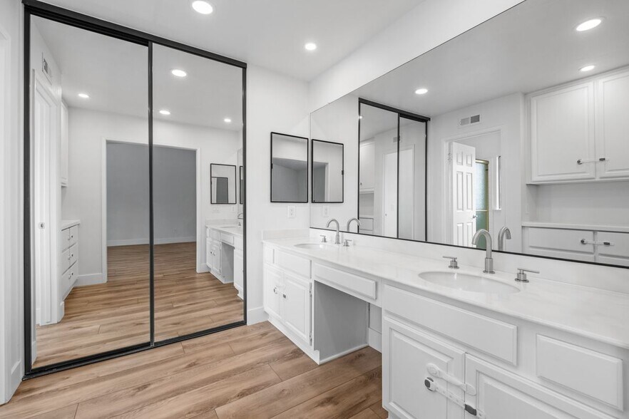 Building Photo - 25702 Seaside Dr