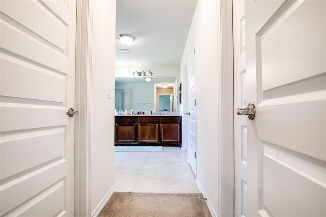 Building Photo - 9202 Spade Cir