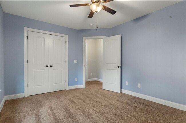 Building Photo - 411 W Sundance Dr