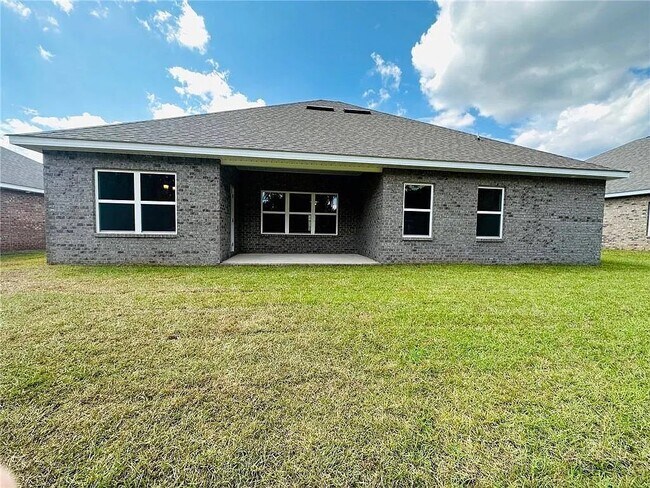 Building Photo - 1557 Redland St N