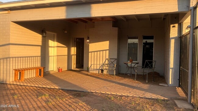 Building Photo - 2336 W Orange Dr