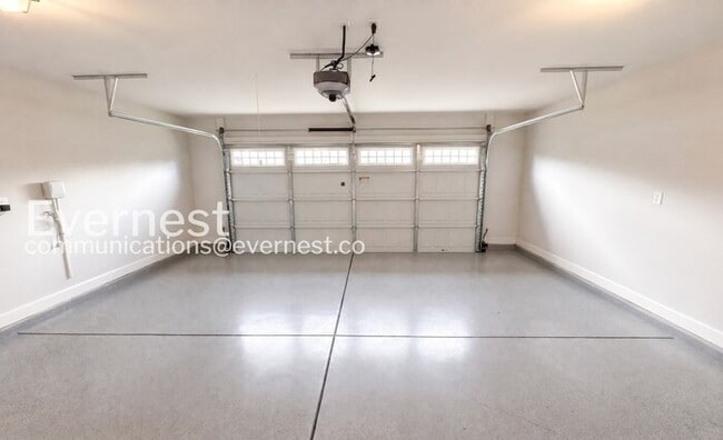 Building Photo - 4-Bed/2.5-Bath/Pet Friendly/Available Now!