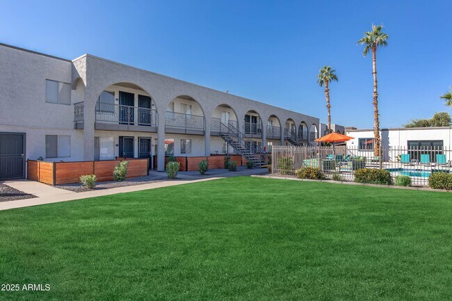 Primary Photo - 10860 N 85th Ave