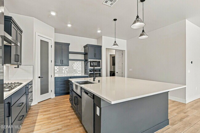 Building Photo - 1807 Ritzy Lou Pl