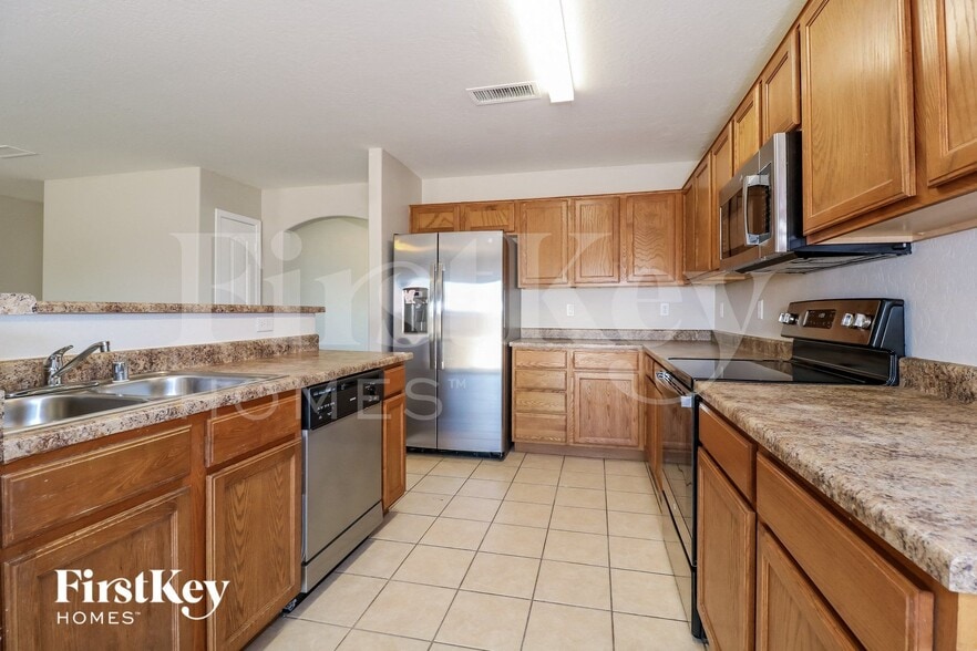 Building Photo - 8953 S 253rd Ave