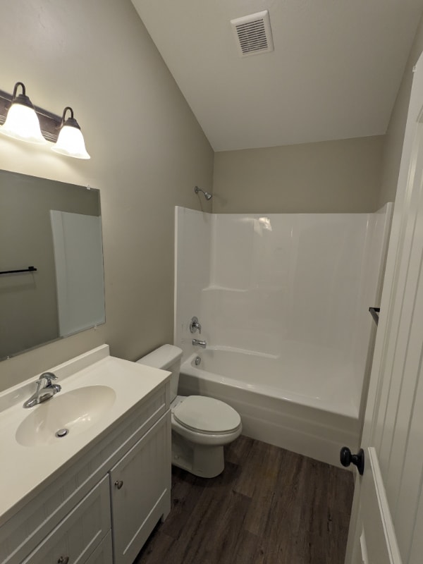 Building Photo - 231 150