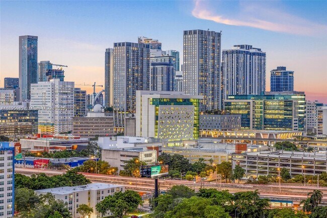 Building Photo - 10 SW South River Dr