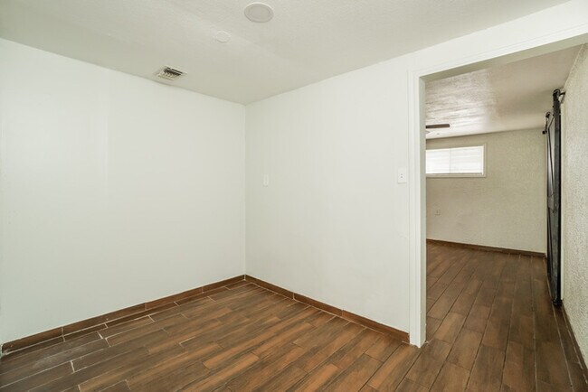 Building Photo - Comfortable 3 Bedrooms Home in San Antonio, TX