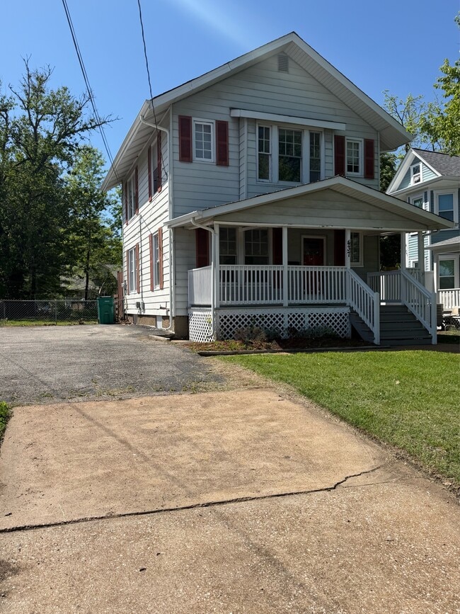 Building Photo - 437 S Elm Ave