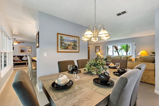 Building Photo - 7725 Indian Ridge Trail N