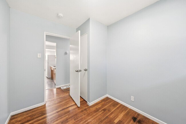 Building Photo - 10700 Spring Garden Dr