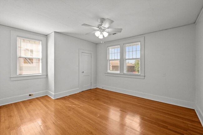 Building Photo - Spacious 5-Bed Home with Front Porch, Deck...