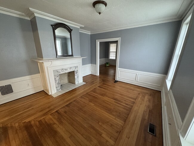 Building Photo - 1556 Virginia St E