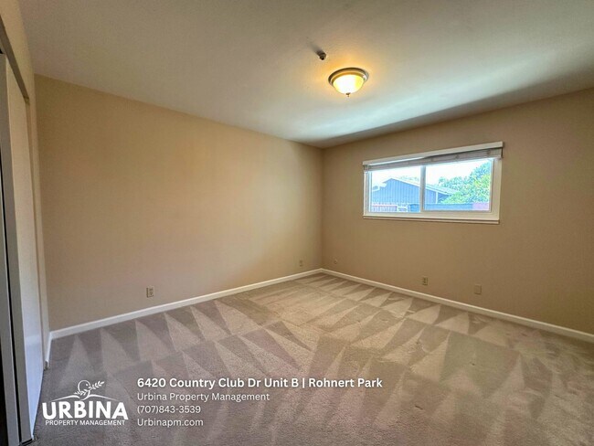 Building Photo - 6420 Country Club Dr