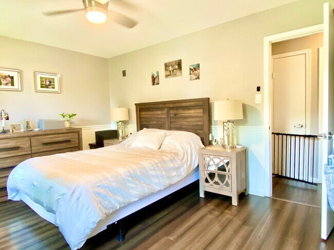 Building Photo - Amazing 4 Bedroom 2 Bathroom! Large Lot!  ...