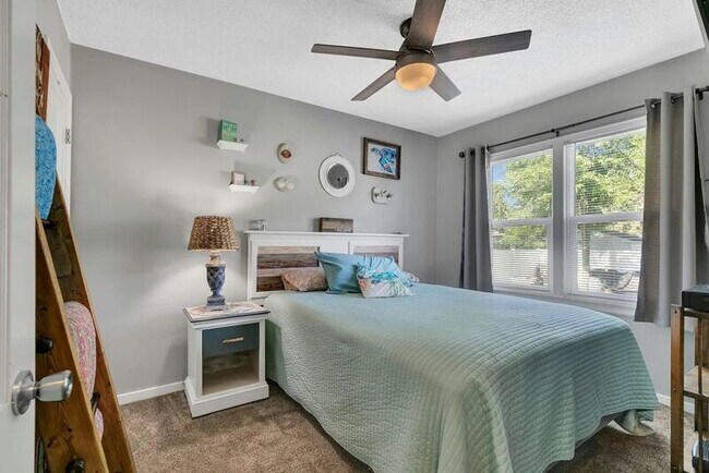 Building Photo - 401 7th Ave S