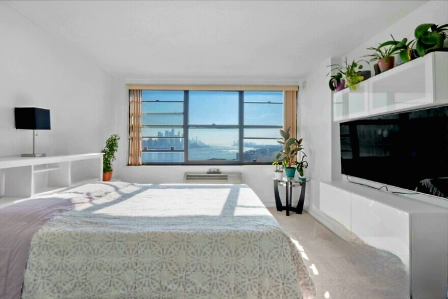 Building Photo - 7000 Kennedy Blvd E