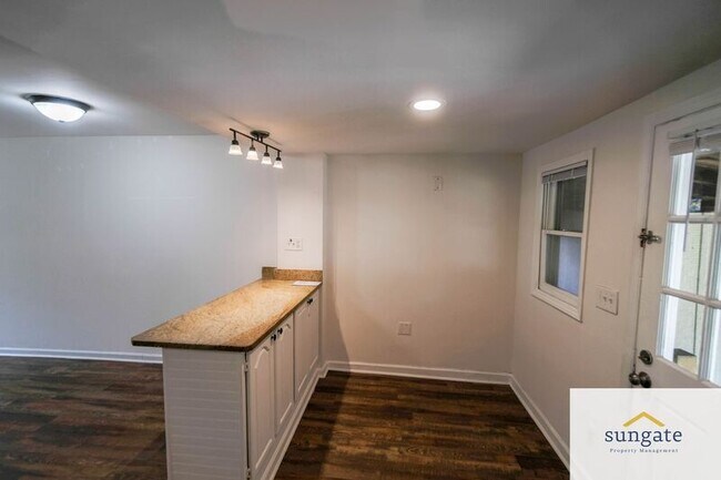 Building Photo - 5215 Wasena Ave