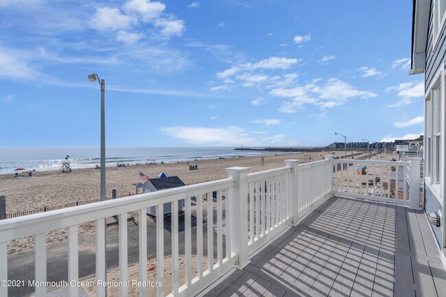 Building Photo - 369 Beach Front