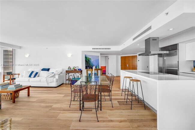 Building Photo - 400 S Pointe Dr