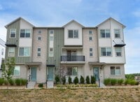 Building Photo - Astonishing 3 Bed/3.5 Bath Tri Level Townhome.   Must see to believe!!