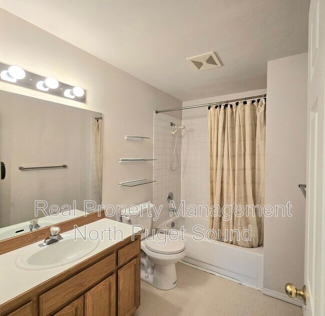 Building Photo - 5231 69th Dr NE