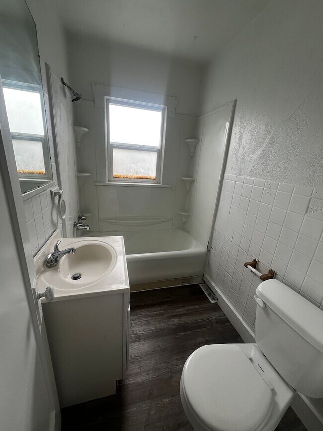 Building Photo - 454 N 7th Ave