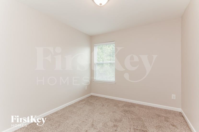 Building Photo - 3815 Streamside Dr