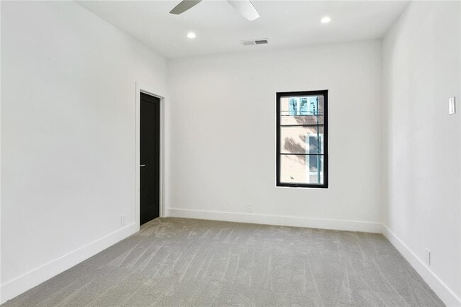 Building Photo - 2985 Lookout Pl NE