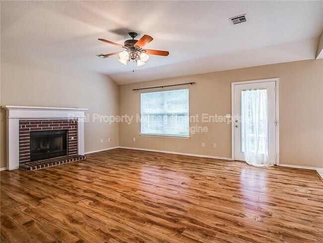 Building Photo - 5713 SE 85th St