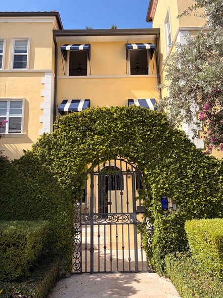 Building Photo - 4812 Pine Tree Dr