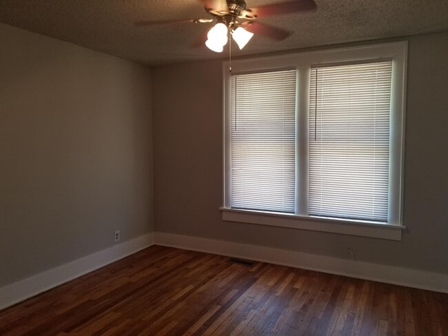 Building Photo - 702 S Washington St