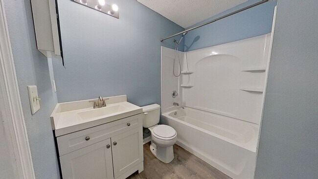 Building Photo - Lovely 2x1 in St. Augustine! Gorgeous Upgrade Kitchen!