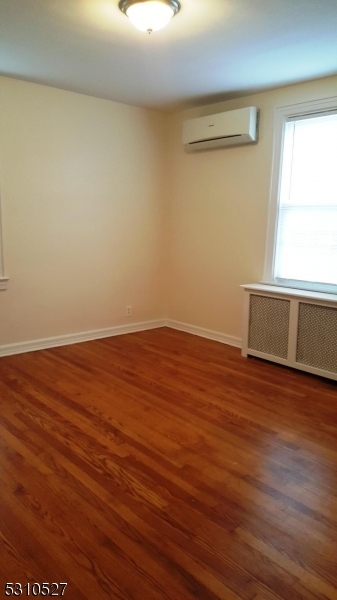 Building Photo - 48 Hobart Pl
