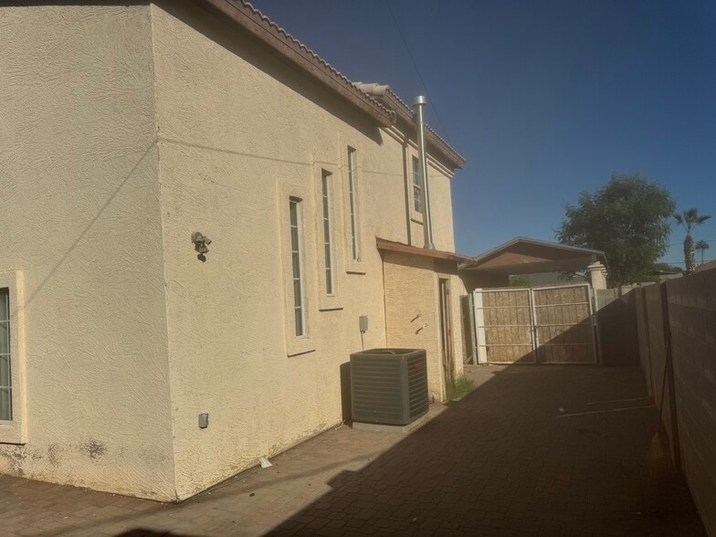 Building Photo - 6216 S 4th Ave