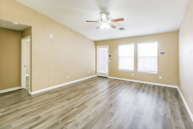 Building Photo - 10428 Bradford Way