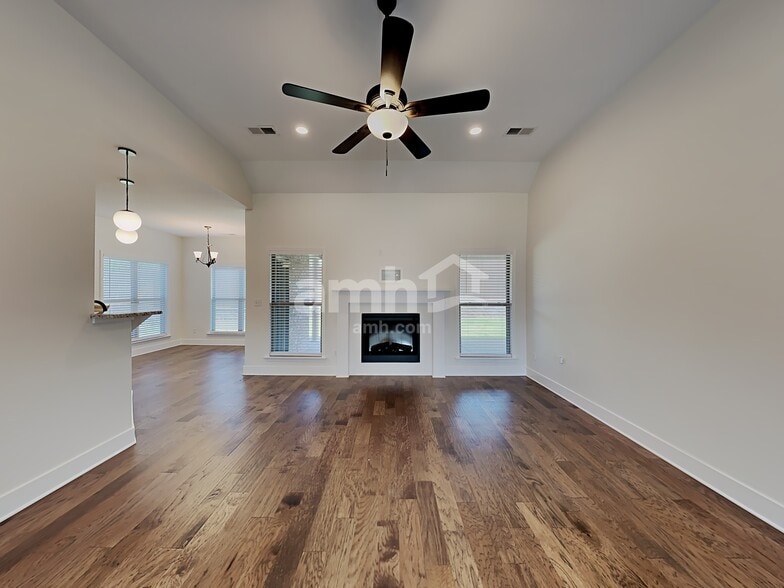 Building Photo - 160 Shady Ln Cove