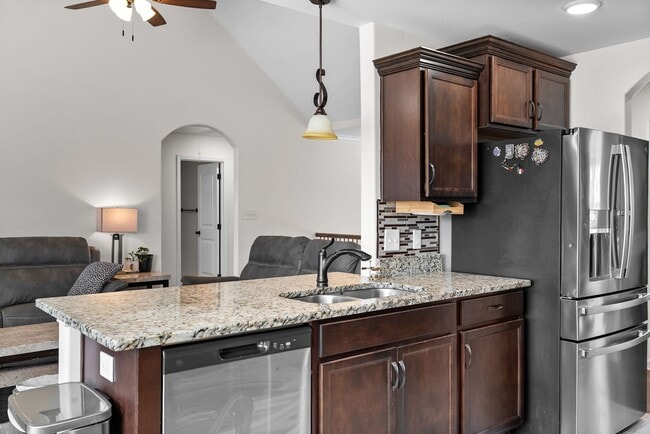 Building Photo - 222 Cooper River Wy