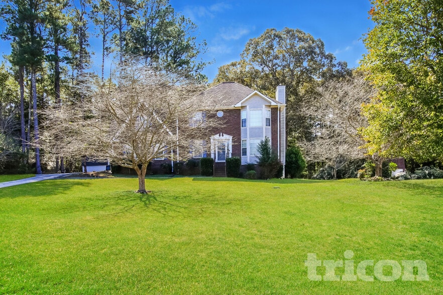 Primary Photo - 135 Clearbrook Way