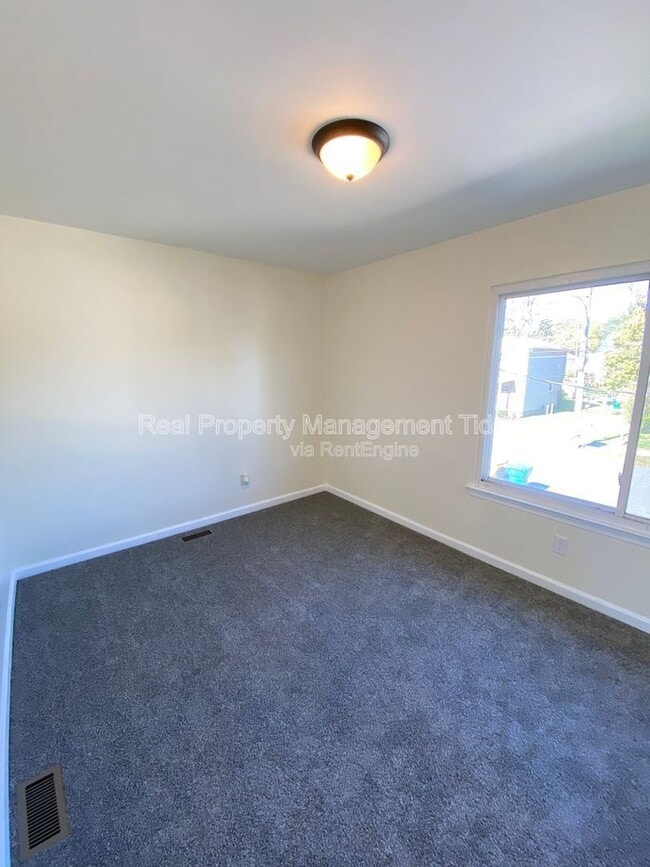 Building Photo - 726 19th St