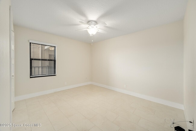 Building Photo - 3220 River Villa Way